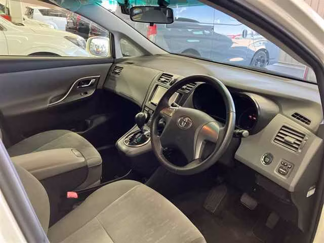TOYOTA MARK X ZIO
