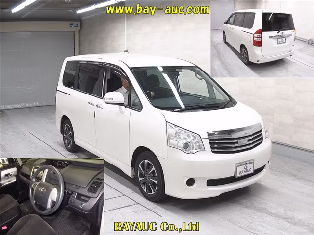TOYOTA NOAH