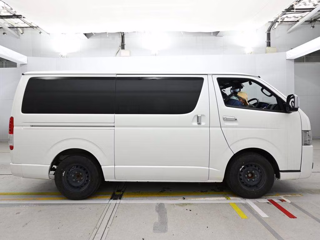 TOYOTA REGIUS ACE
