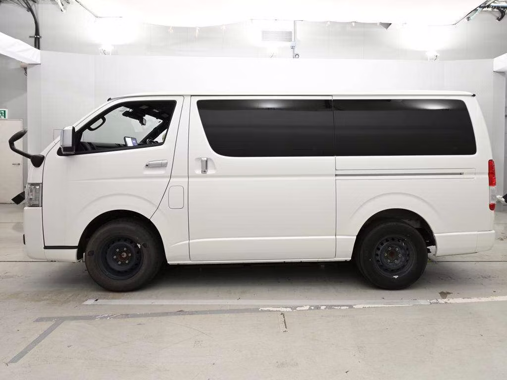 TOYOTA REGIUS ACE