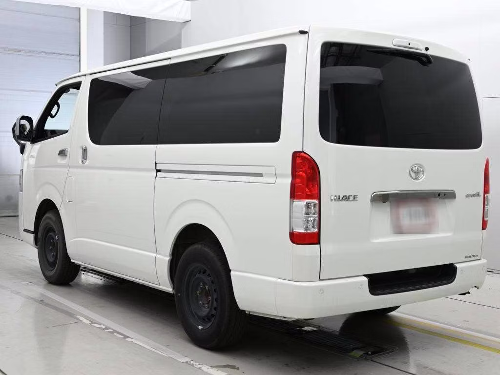 TOYOTA REGIUS ACE