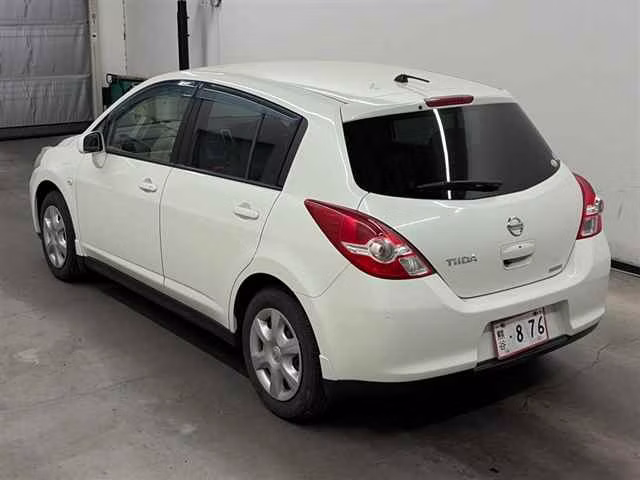 NISSAN TIIDA