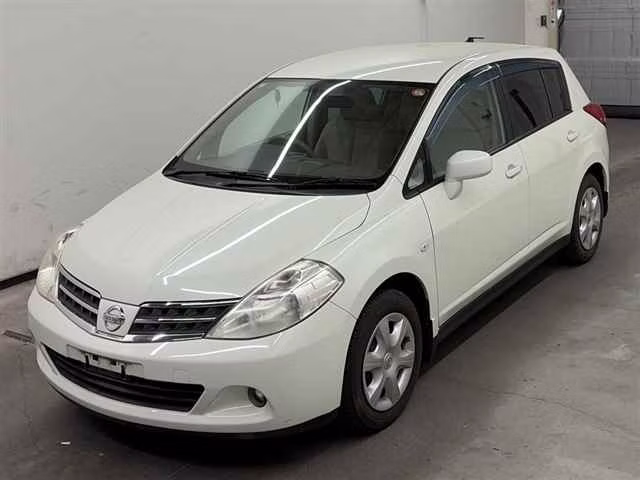 NISSAN TIIDA