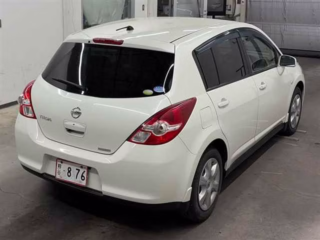 NISSAN TIIDA