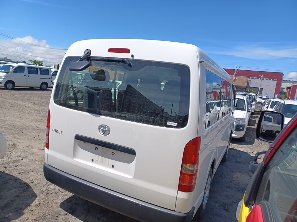 TOYOTA HIACE