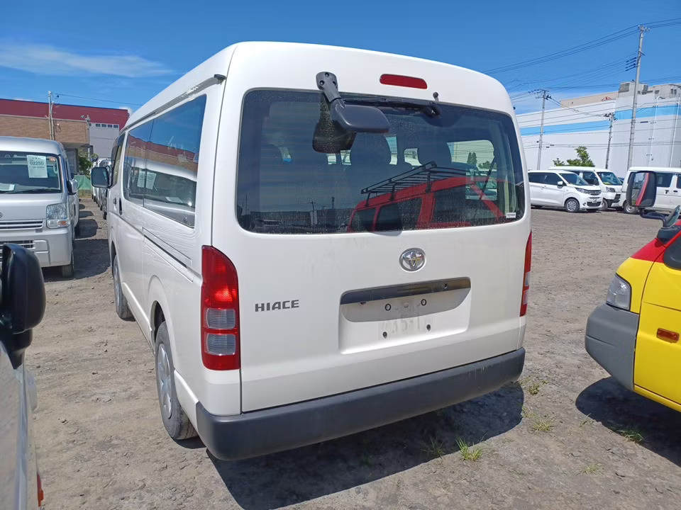 TOYOTA HIACE