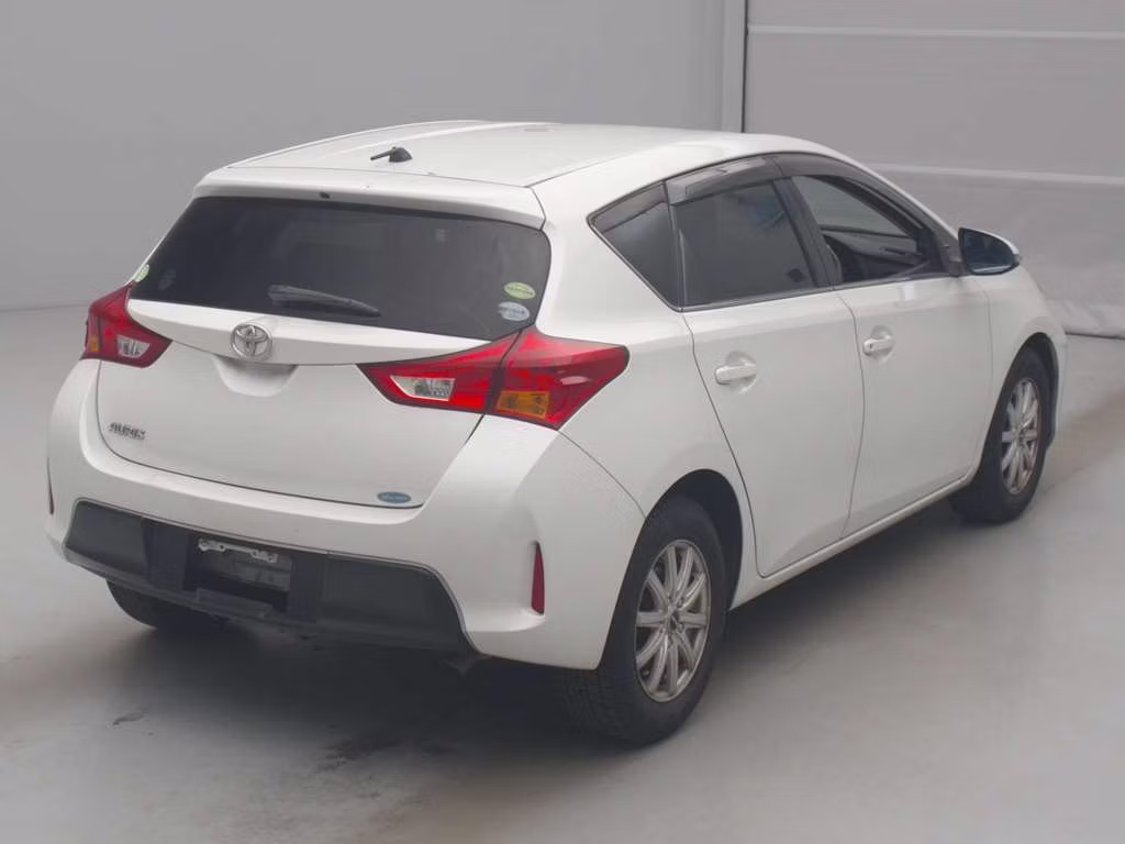 TOYOTA AURIS