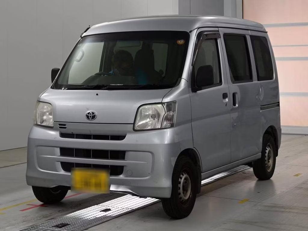 TOYOTA PIXIS VAN