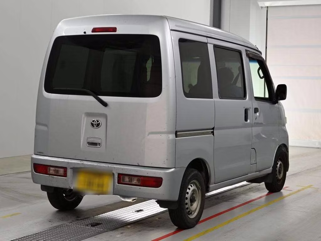 TOYOTA PIXIS VAN
