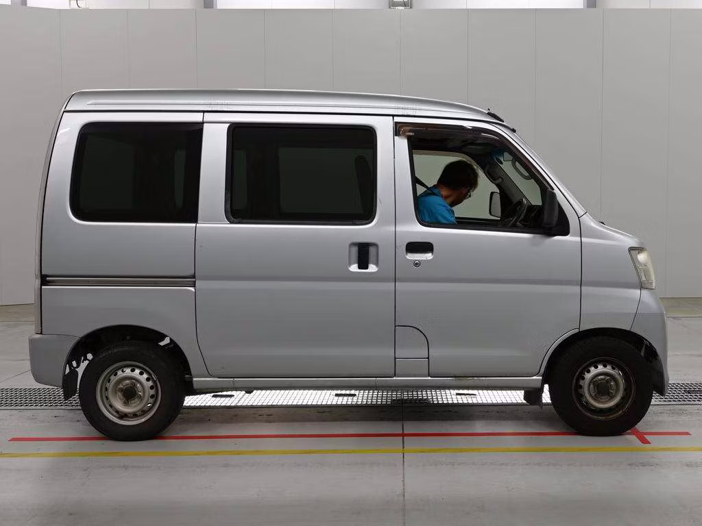 TOYOTA PIXIS VAN
