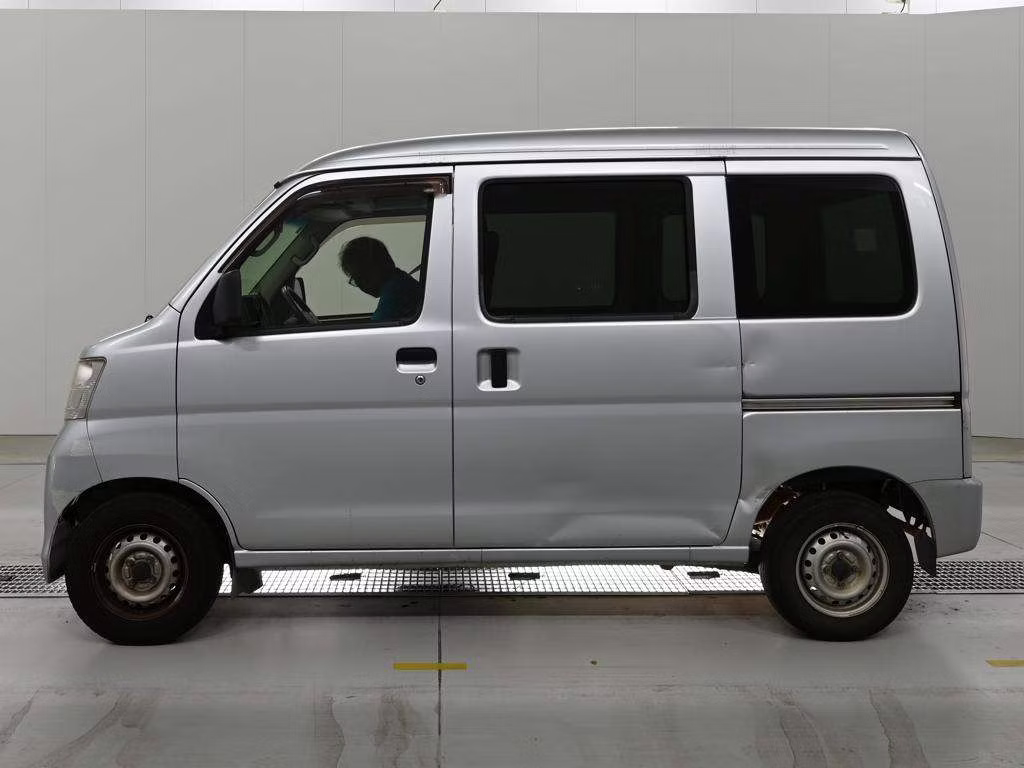 TOYOTA PIXIS VAN