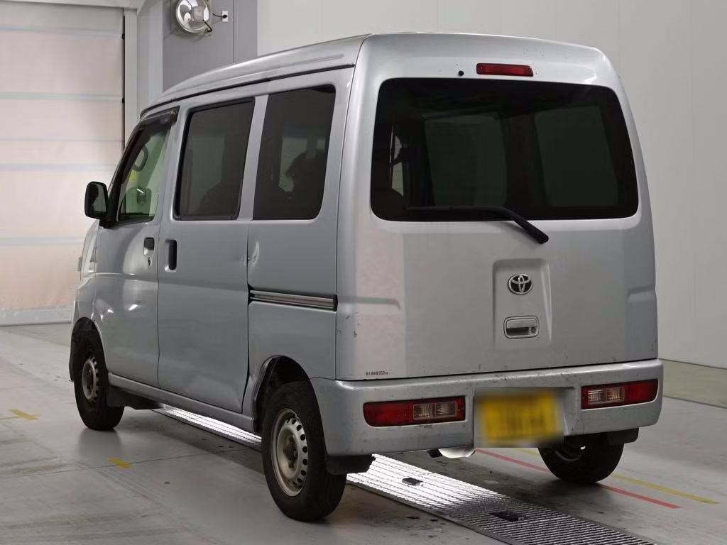 TOYOTA PIXIS VAN