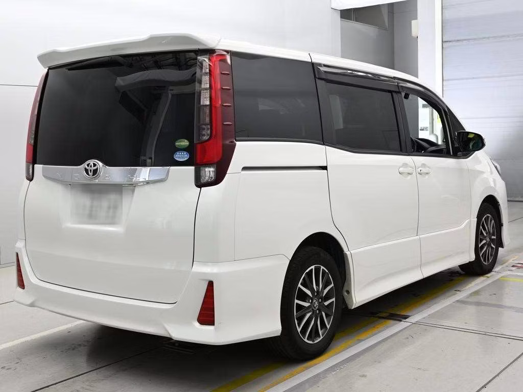 TOYOTA NOAH