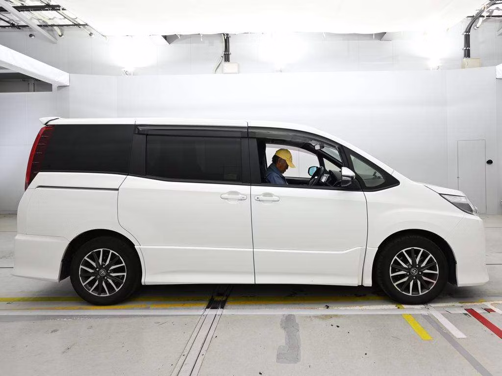 TOYOTA NOAH