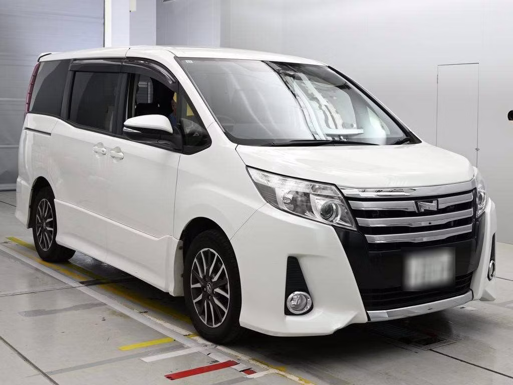 TOYOTA NOAH