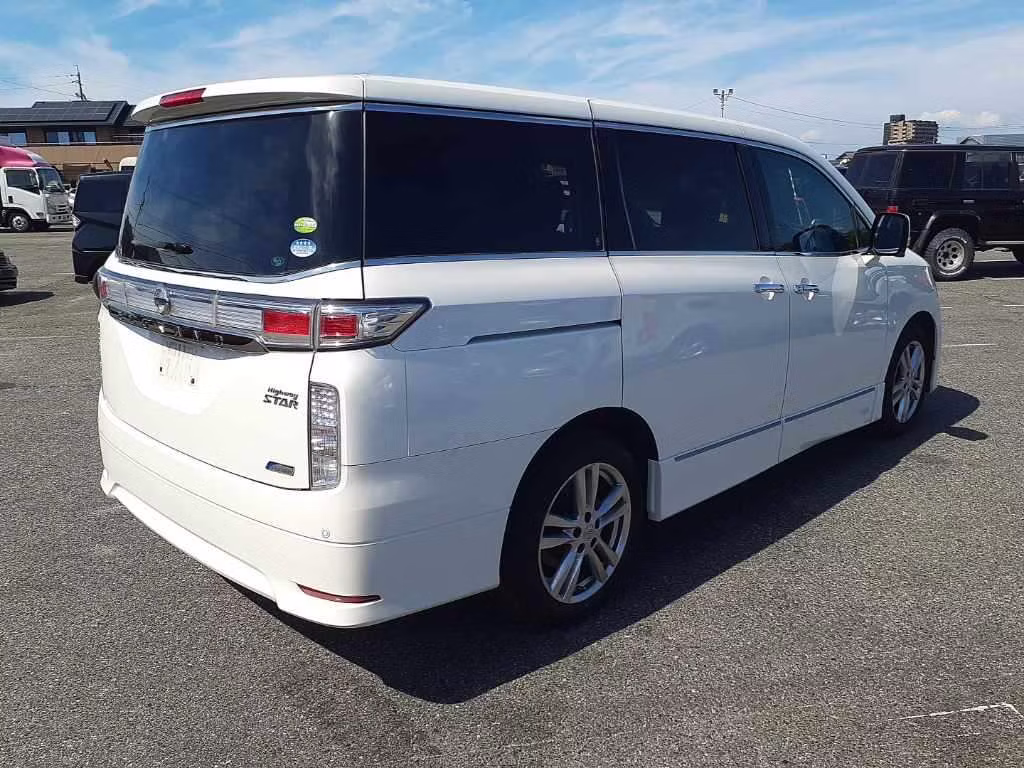 NISSAN ELGRAND