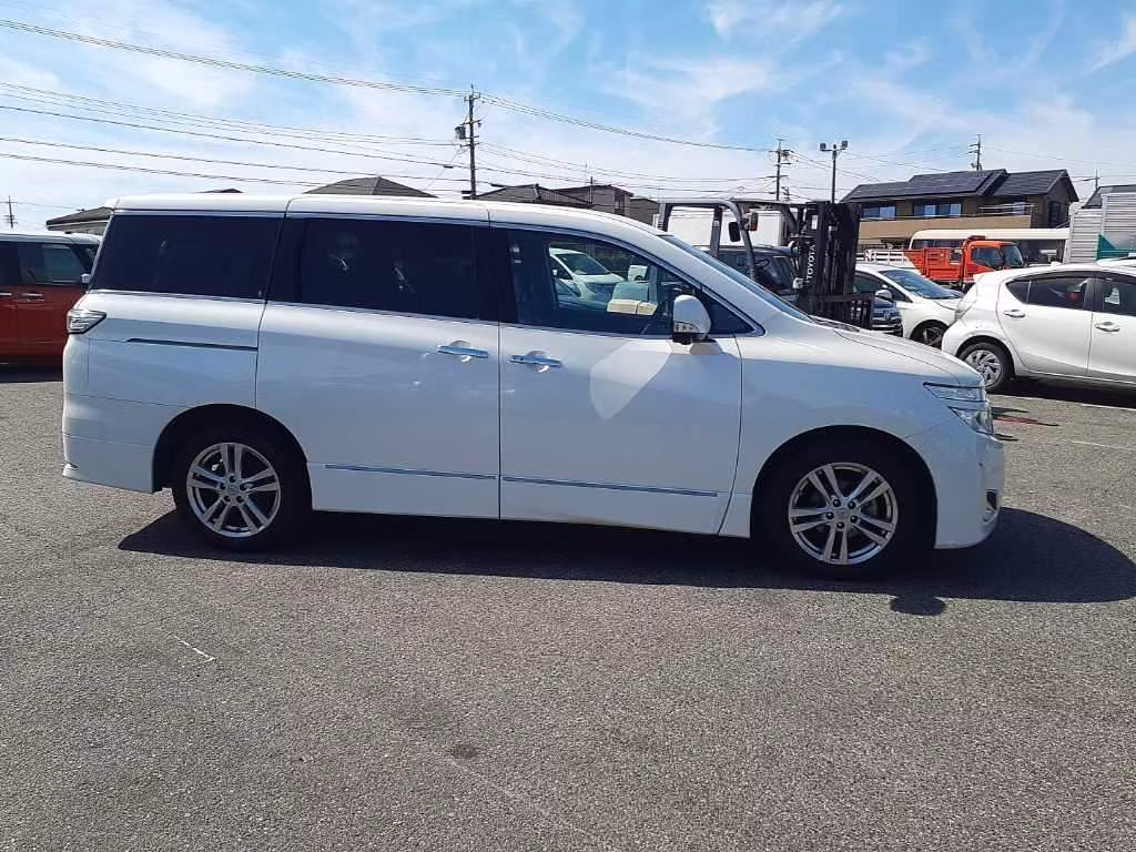 NISSAN ELGRAND