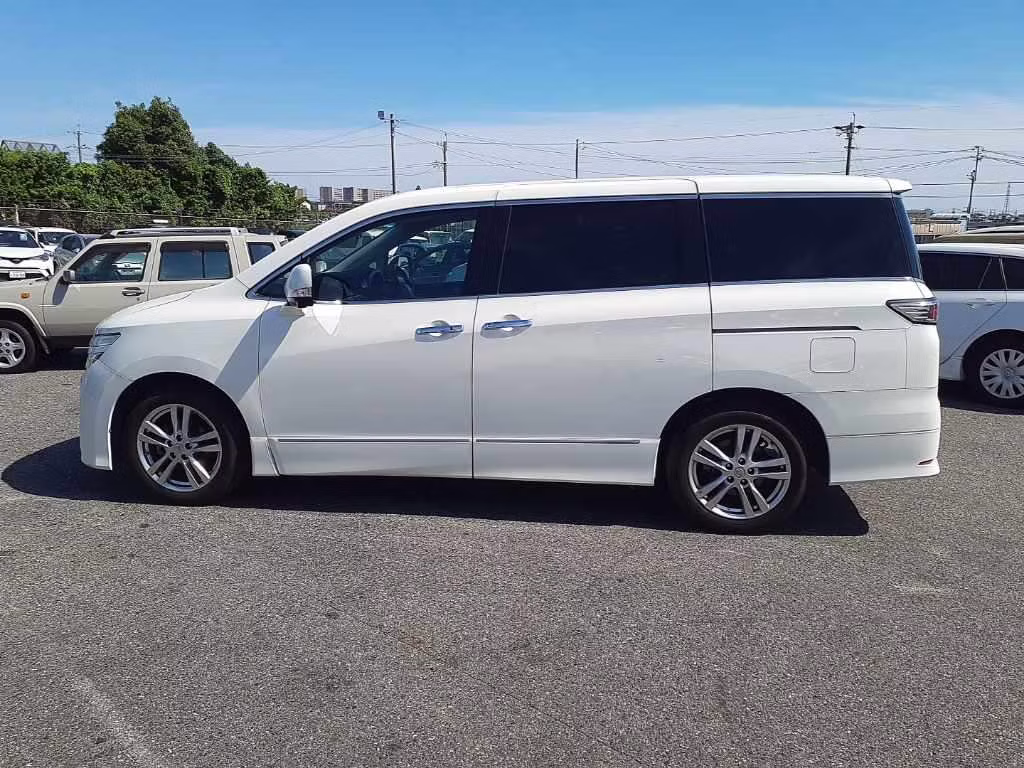 NISSAN ELGRAND