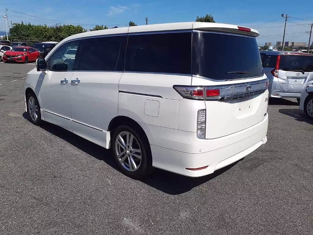 NISSAN ELGRAND