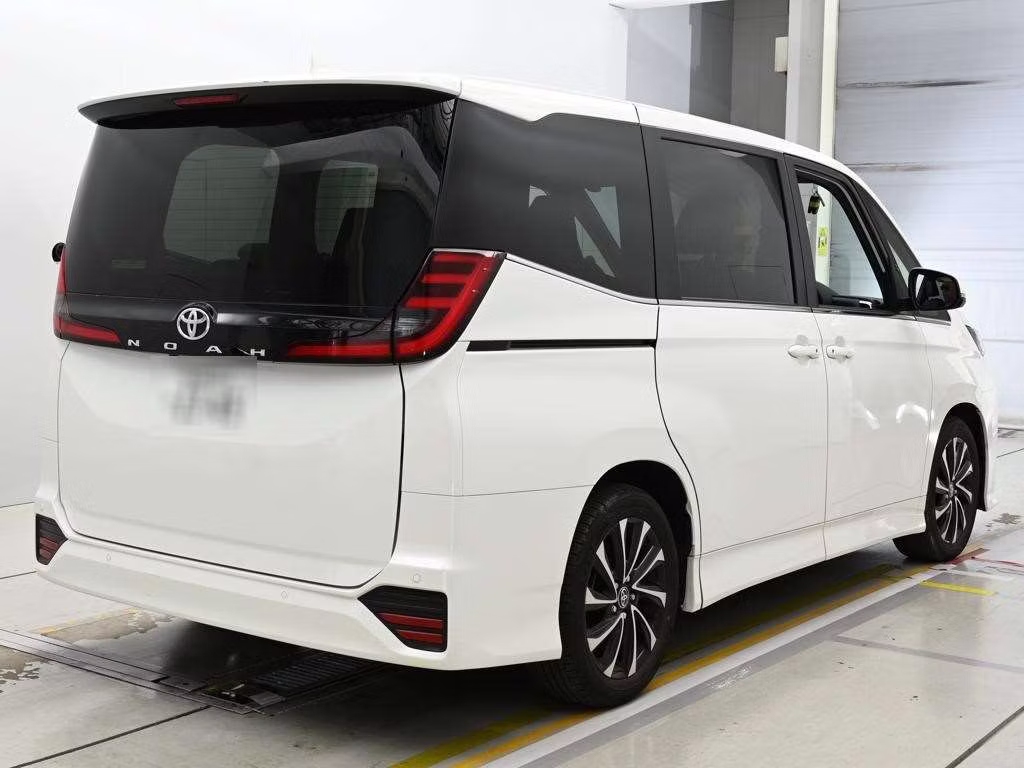 TOYOTA NOAH