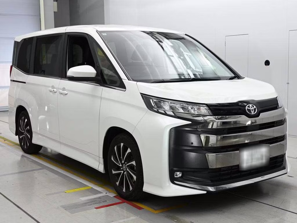 TOYOTA NOAH