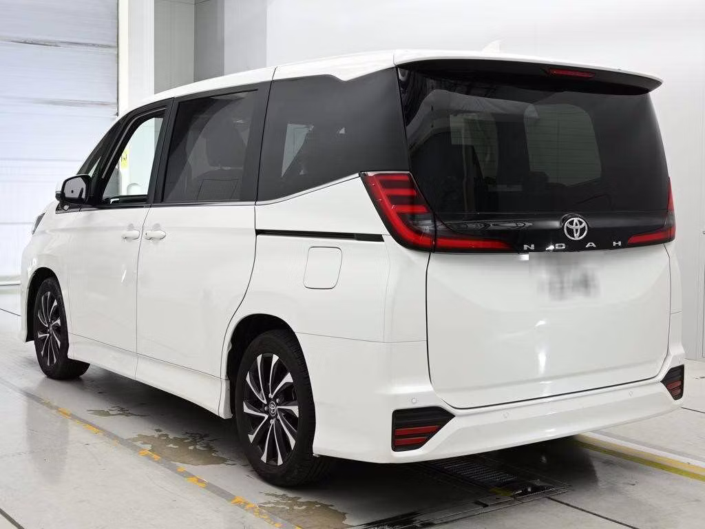 TOYOTA NOAH