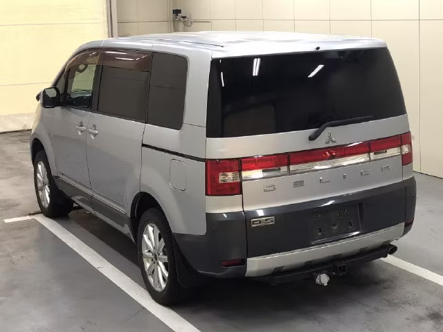 MITSUBISHI DELICA D:5