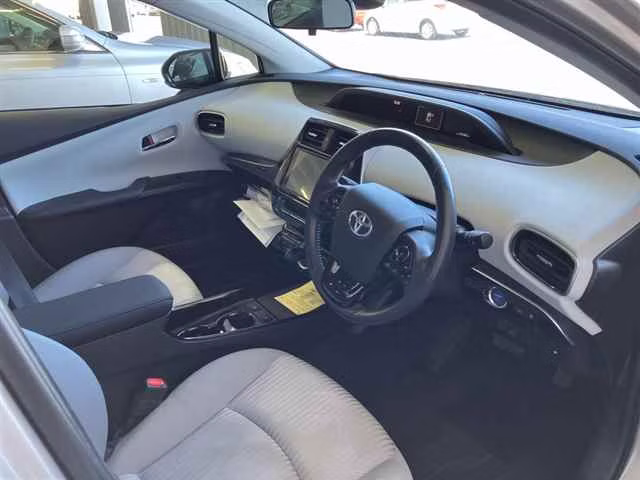 TOYOTA PRIUS PHV