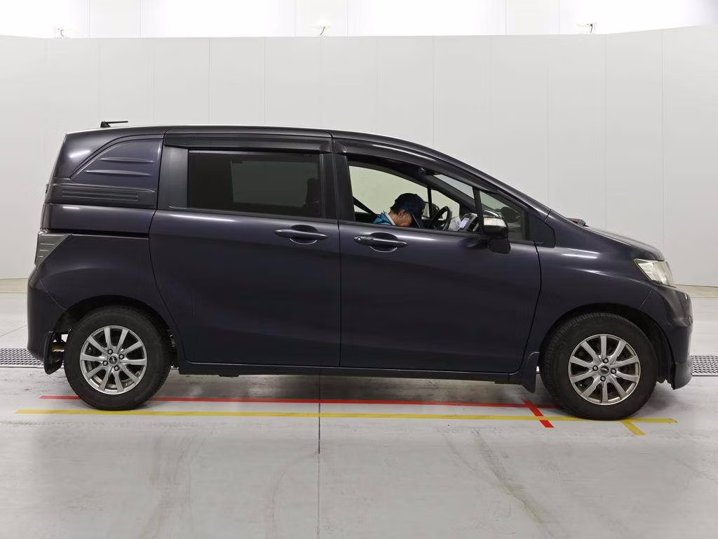 HONDA FREED SPIKE