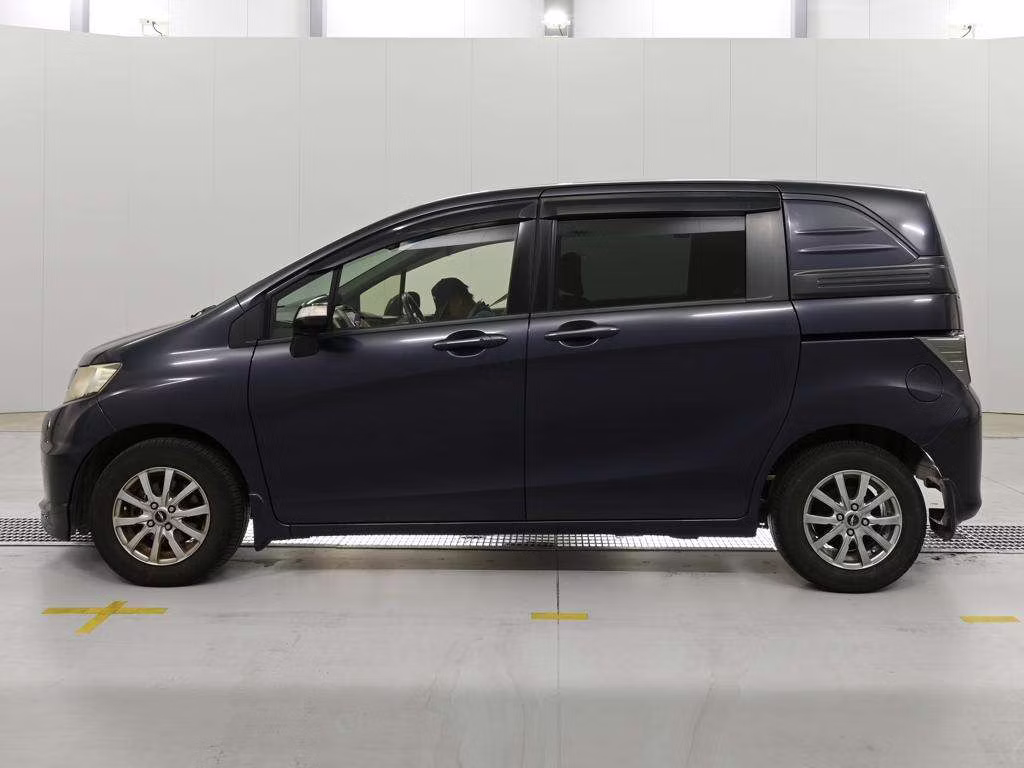 HONDA FREED SPIKE