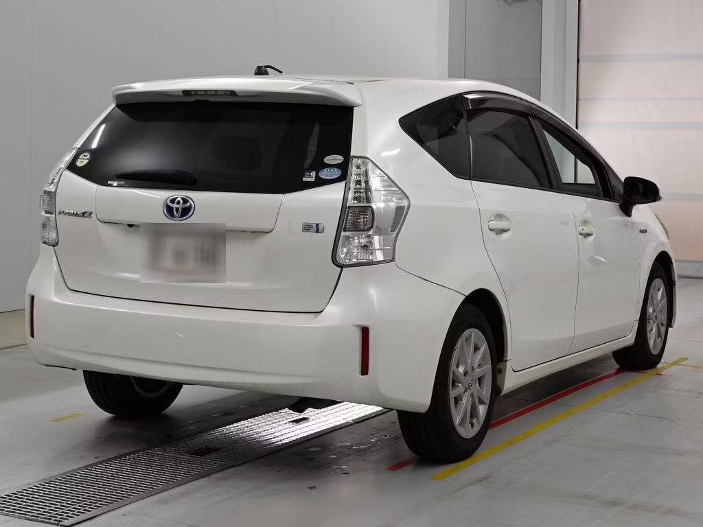 TOYOTA PRIUS ALPHA