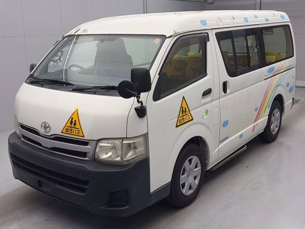 TOYOTA HIACE