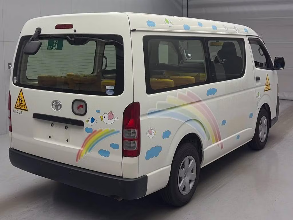 TOYOTA HIACE