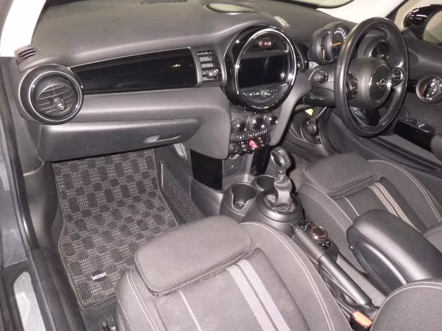MINI HATCH