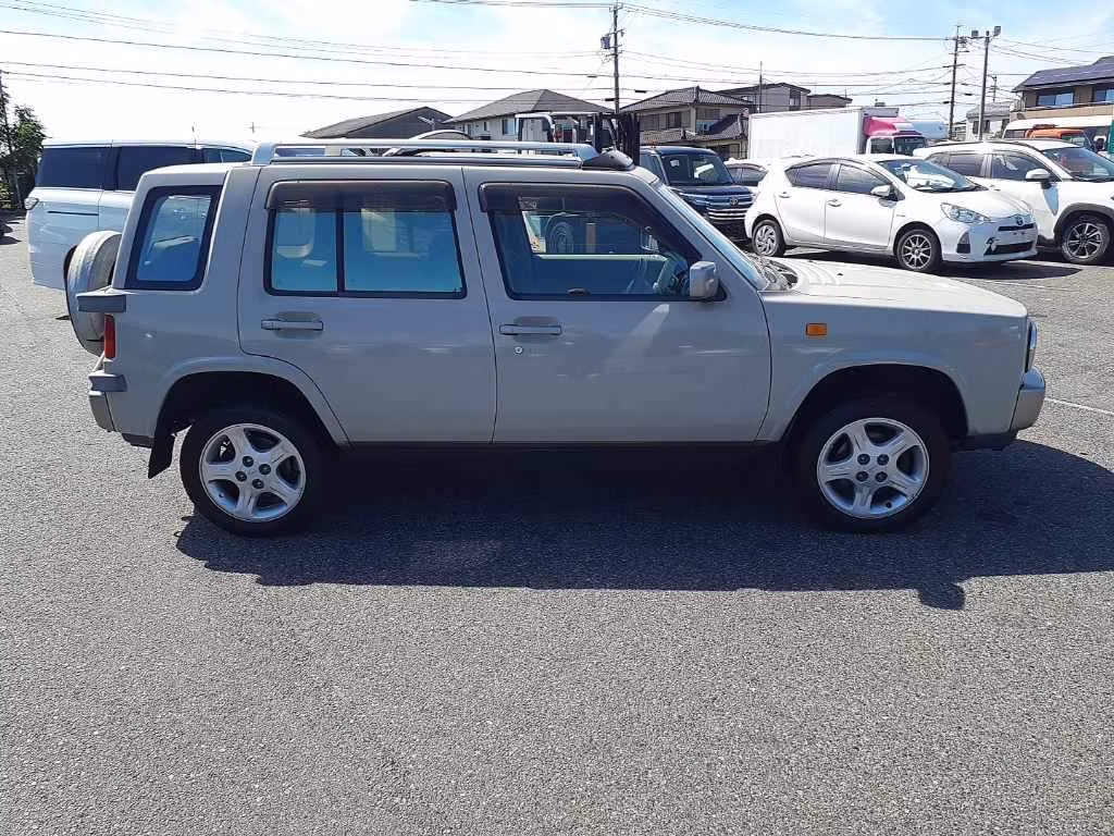 NISSAN RASHEEN