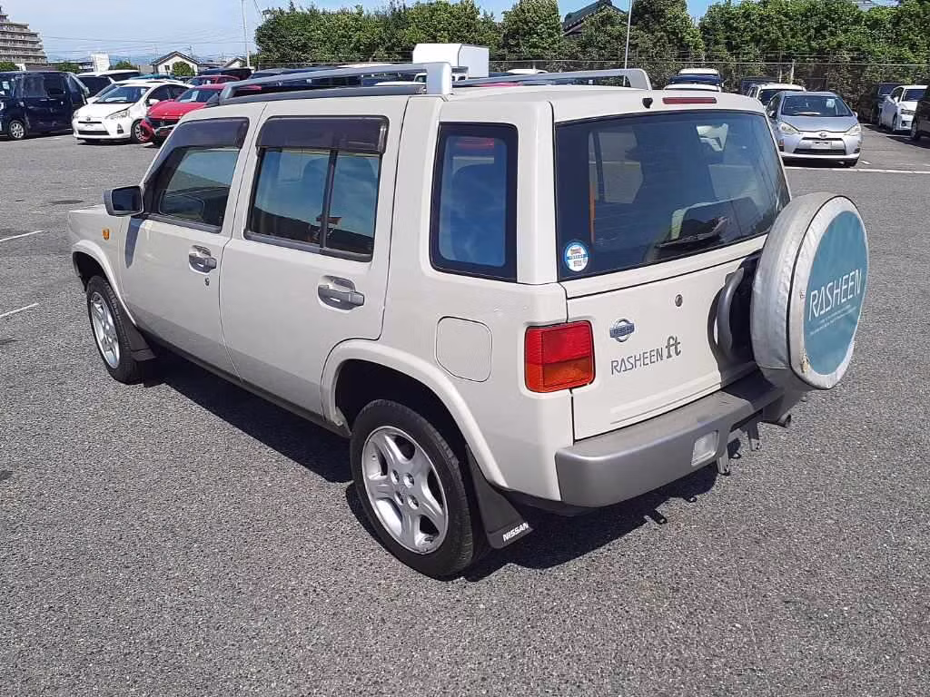 NISSAN RASHEEN