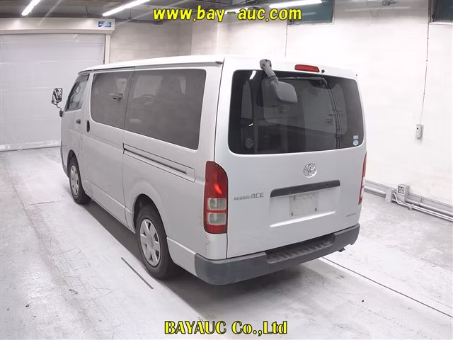 TOYOTA REGIUS ACE