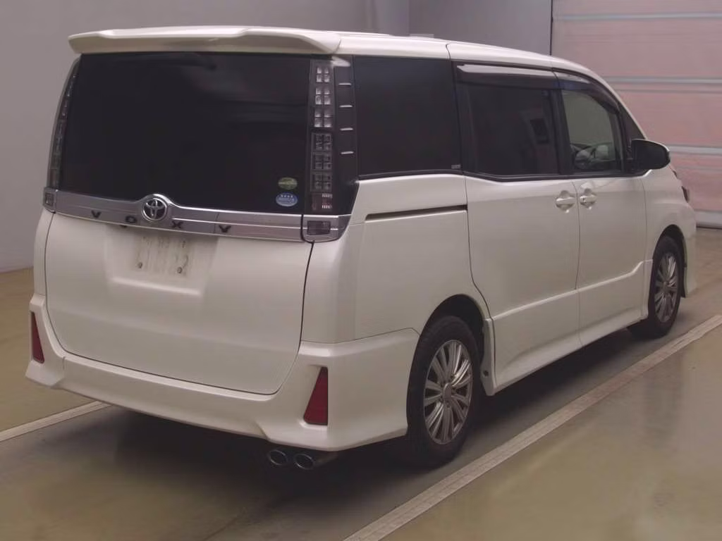 TOYOTA VOXY