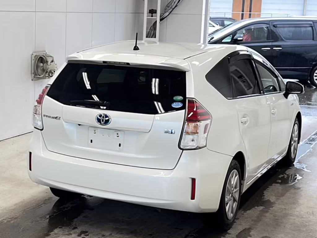 TOYOTA PRIUS ALPHA