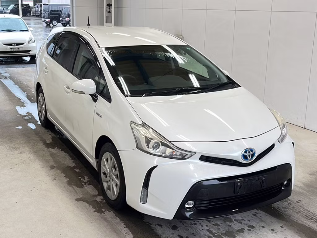 TOYOTA PRIUS ALPHA