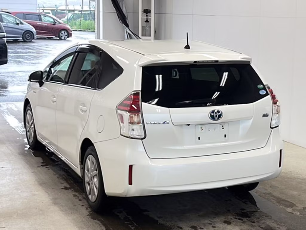 TOYOTA PRIUS ALPHA