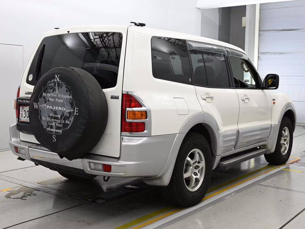 MITSUBISHI PAJERO
