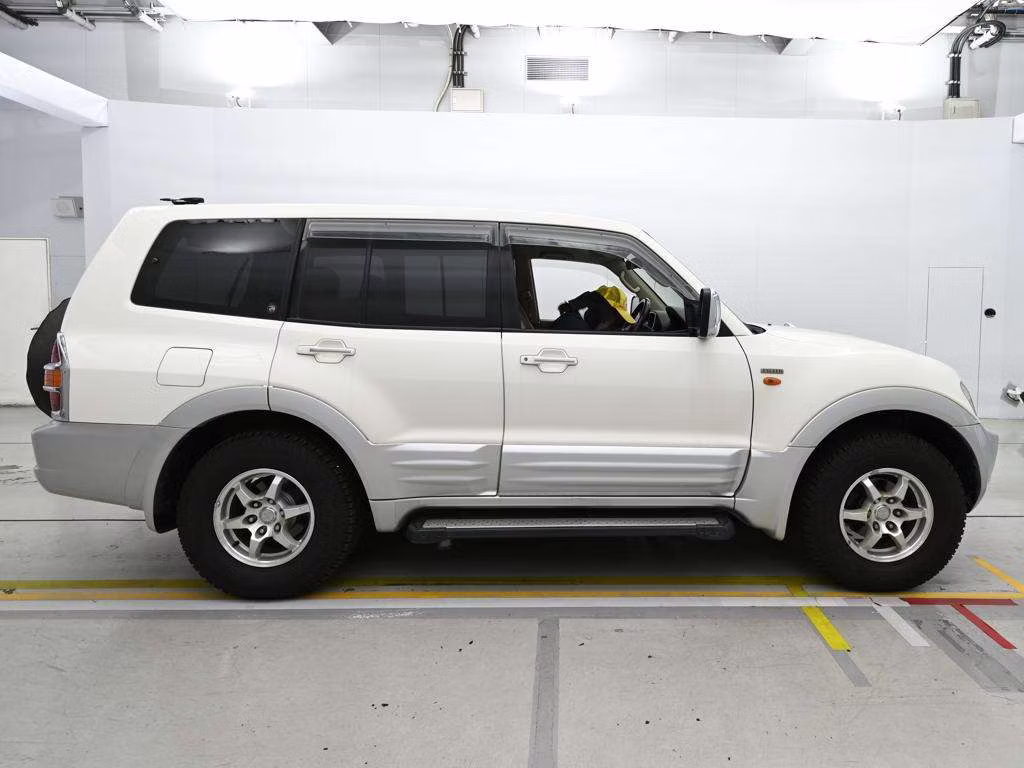 MITSUBISHI PAJERO