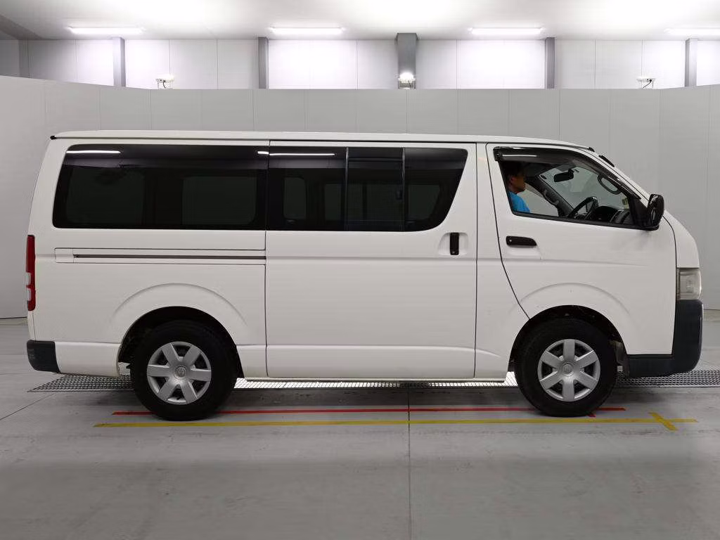 TOYOTA REGIUS ACE