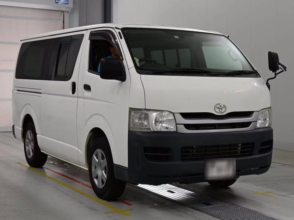 TOYOTA REGIUS ACE