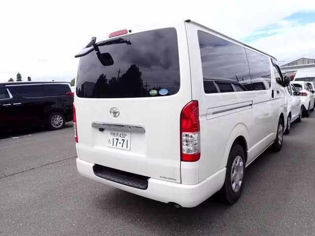 TOYOTA REGIUS ACE