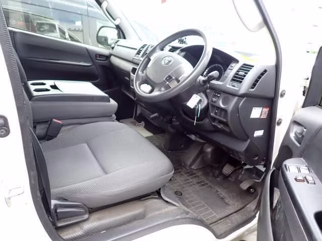 TOYOTA REGIUS ACE