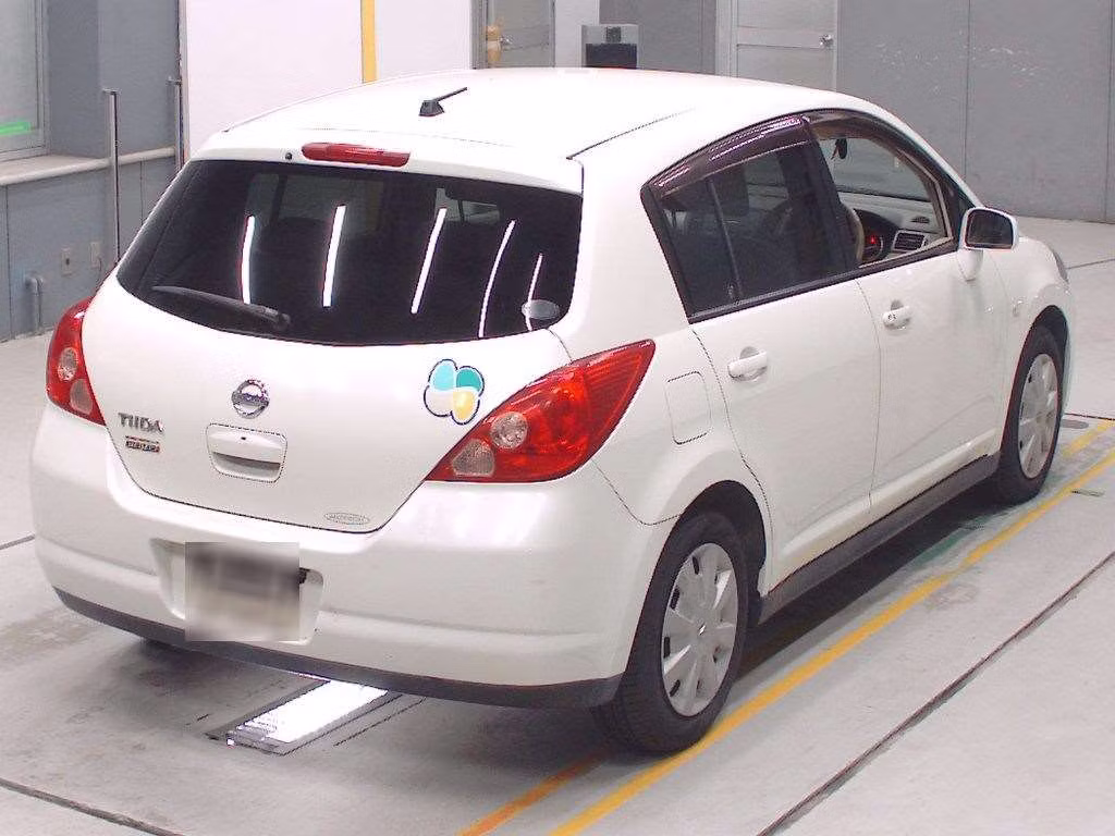 NISSAN TIIDA