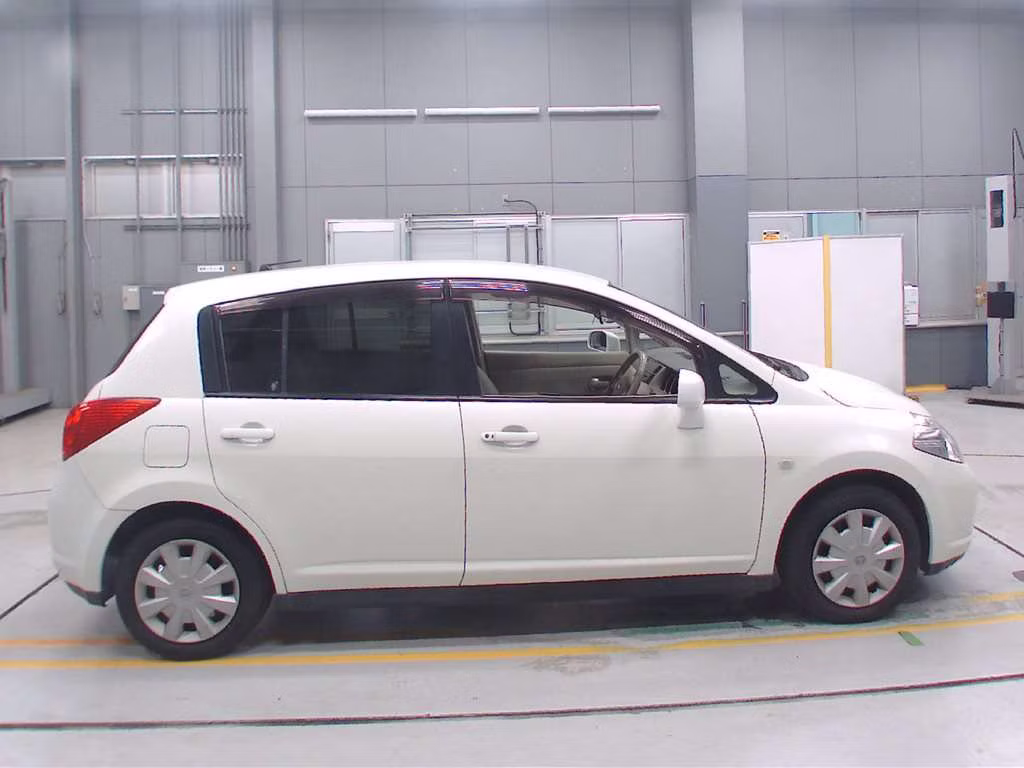 NISSAN TIIDA