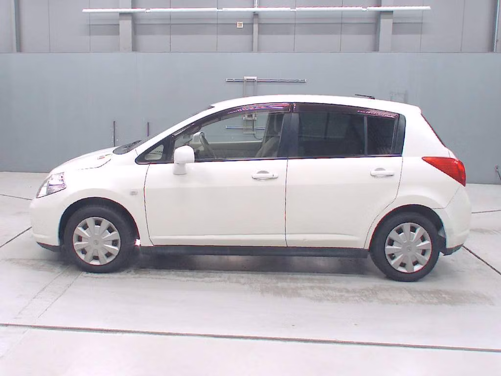 NISSAN TIIDA